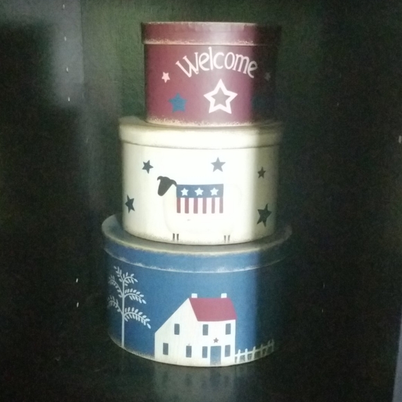 None Other - Stackable boxes None Other - Stackable boxes